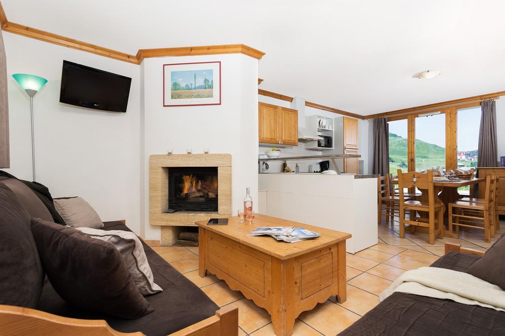 Madame Vacances Les Chalets Du Praz La Plagne Room photo