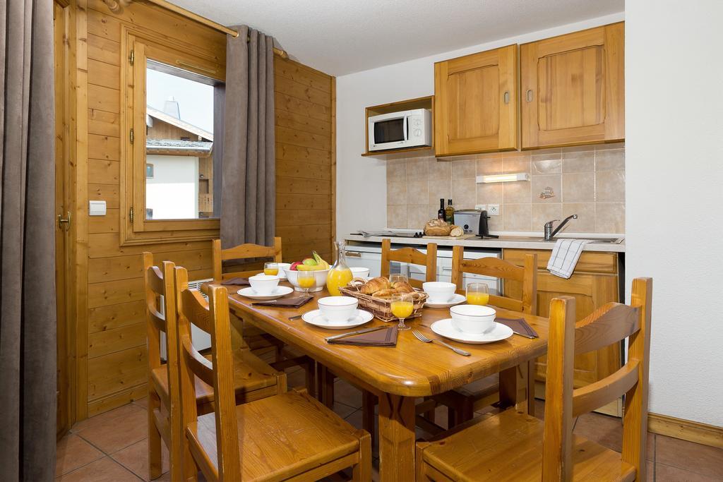 Madame Vacances Les Chalets Du Praz La Plagne Room photo